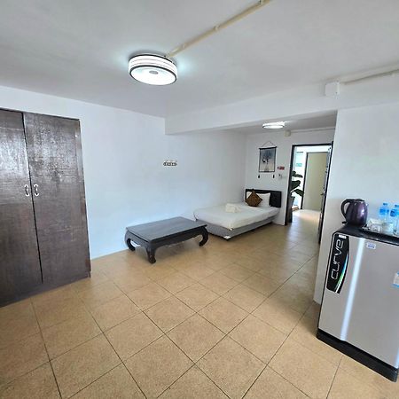 Happy 99 Guest House Patong Luaran gambar