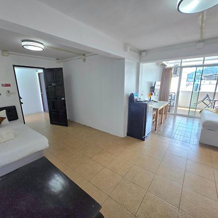 Happy 99 Guest House Patong Luaran gambar