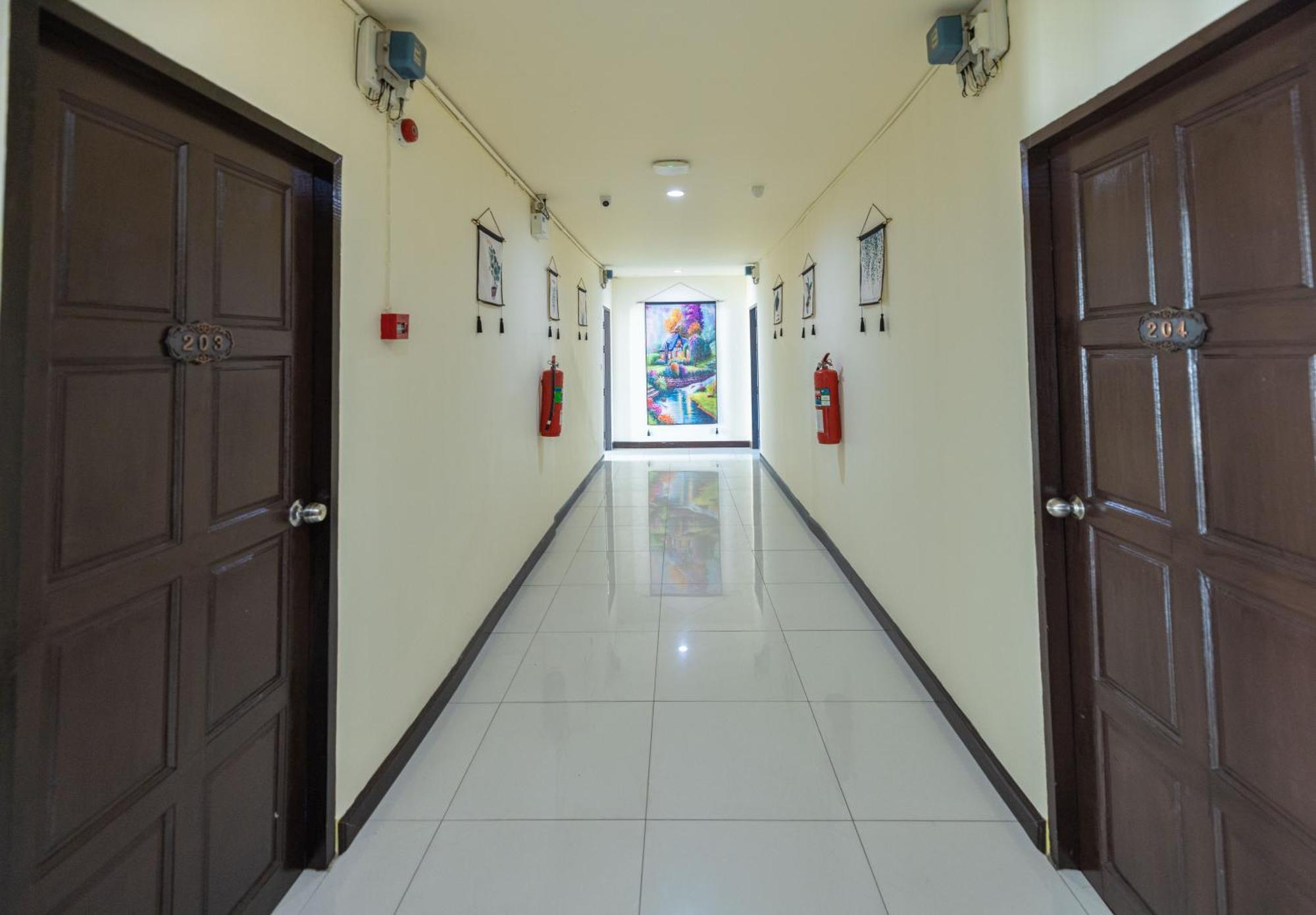 Happy 99 Guest House Patong Luaran gambar