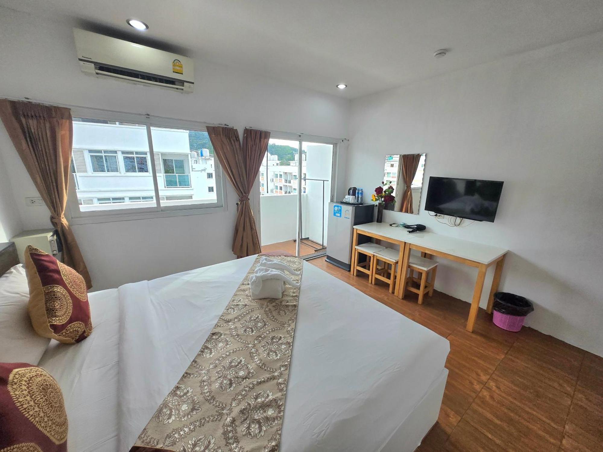 Happy 99 Guest House Patong Luaran gambar