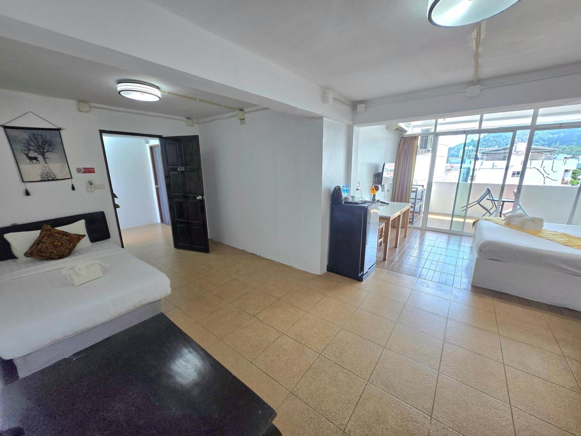 Happy 99 Guest House Patong Luaran gambar