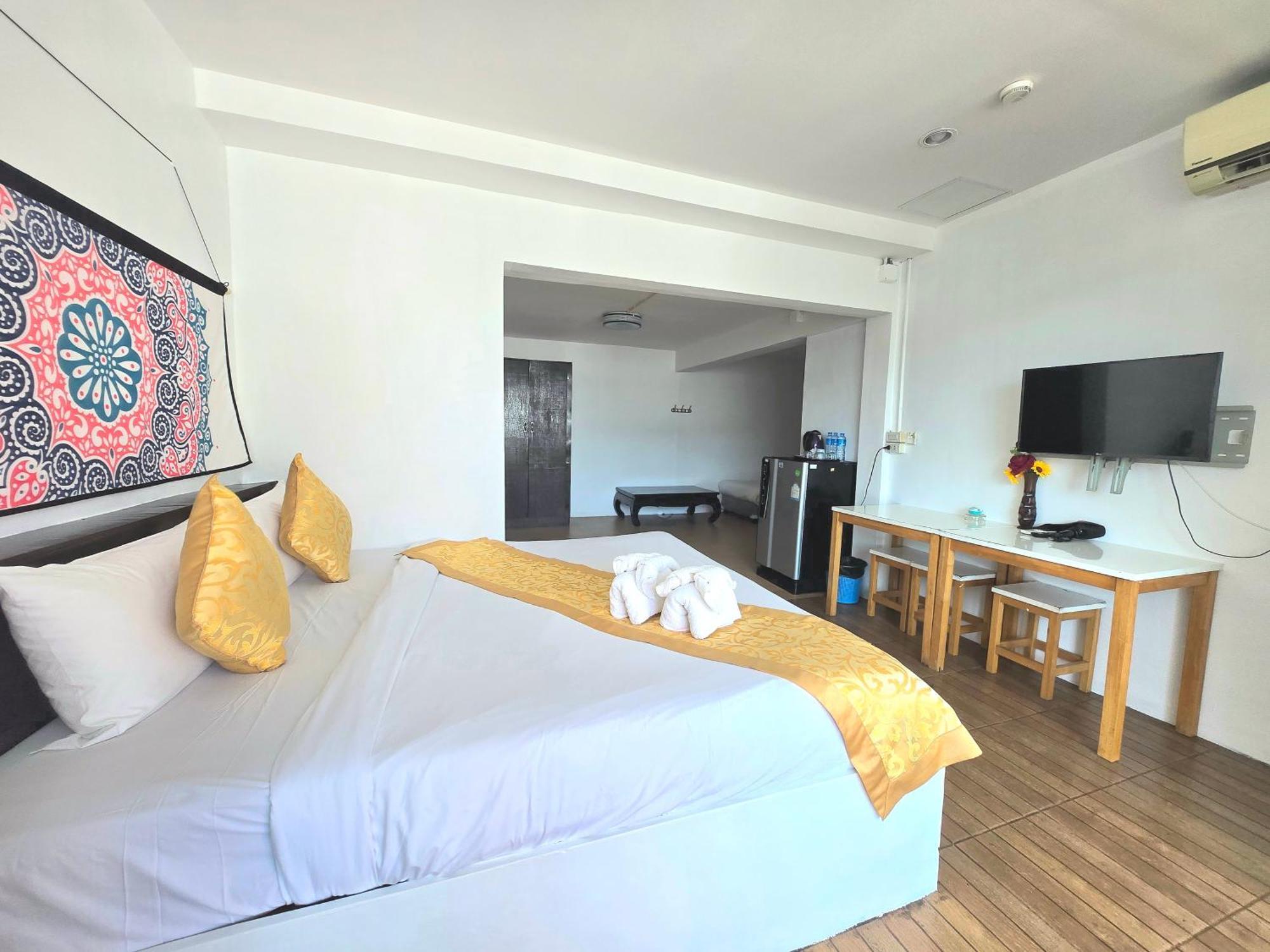 Happy 99 Guest House Patong Luaran gambar